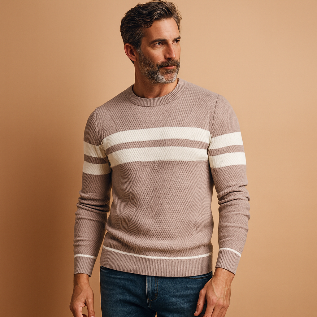 Men’s casual round-neck sweater with a warm, comfortable fit, ideal for everyday wear during autumn and winter.