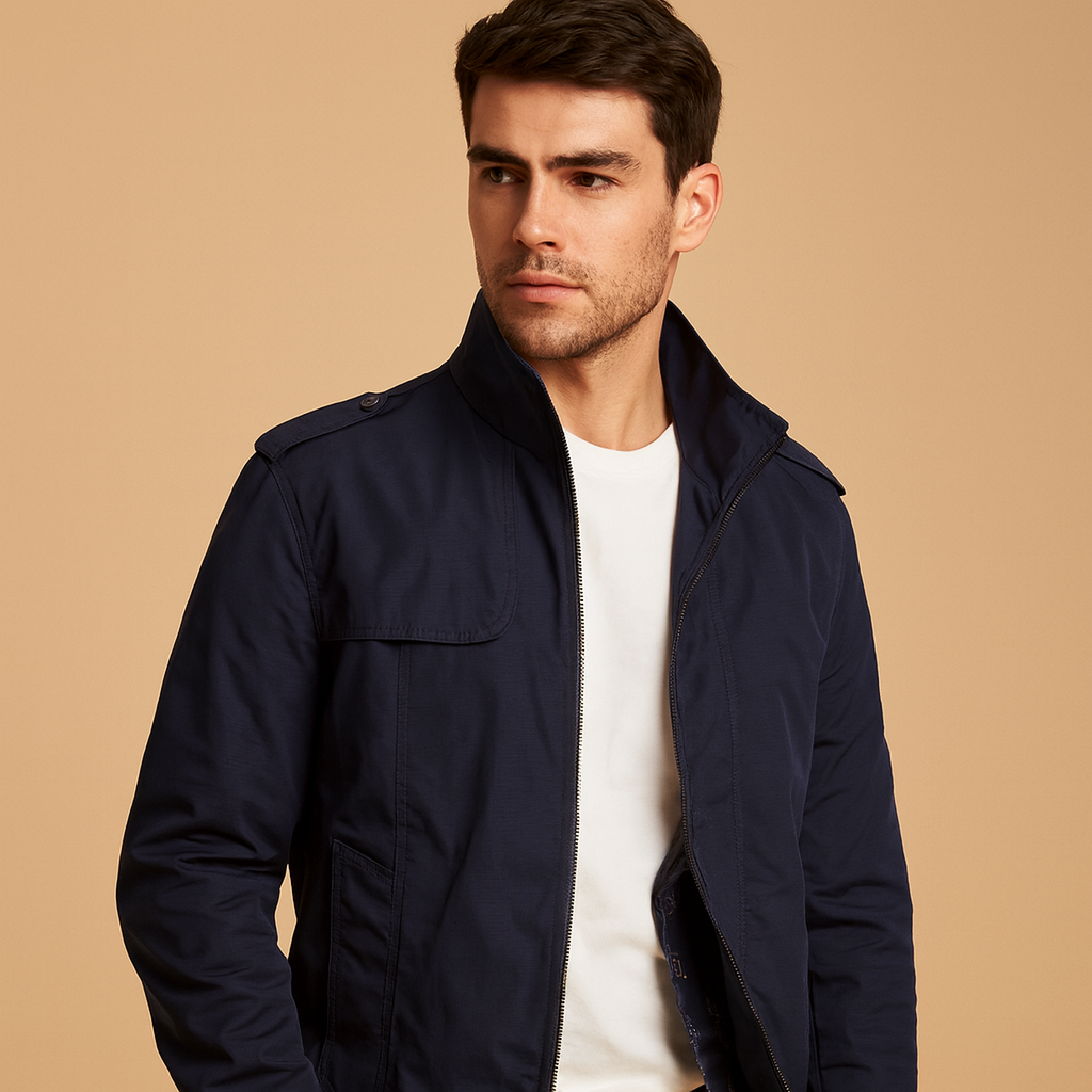 Men’s lightweight summer jacket with a stand collar and practical pockets, suitable for daily wear, city strolls, and evening outings.