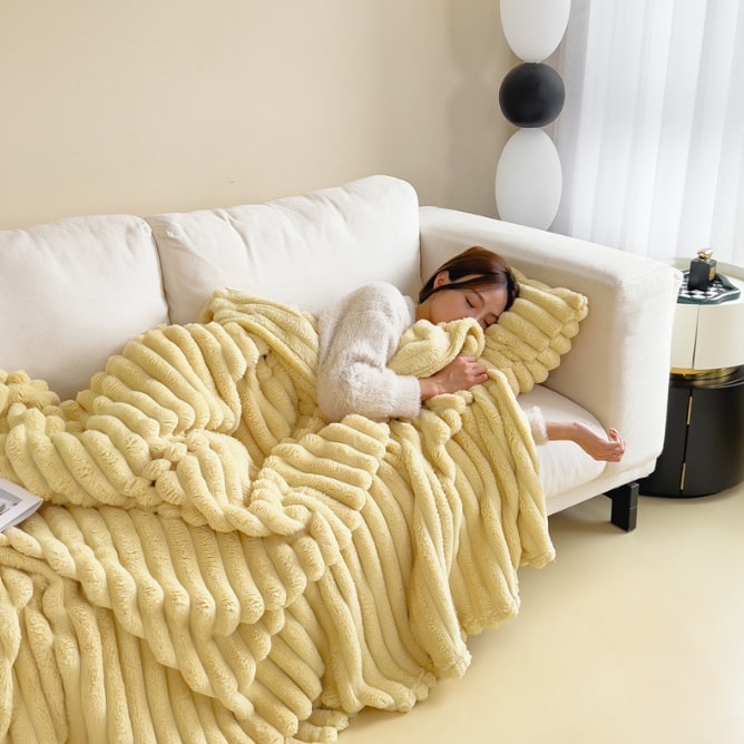 Faux Fur Throw Blanket with Plush Pile and Matching Pillowcase - Image 9