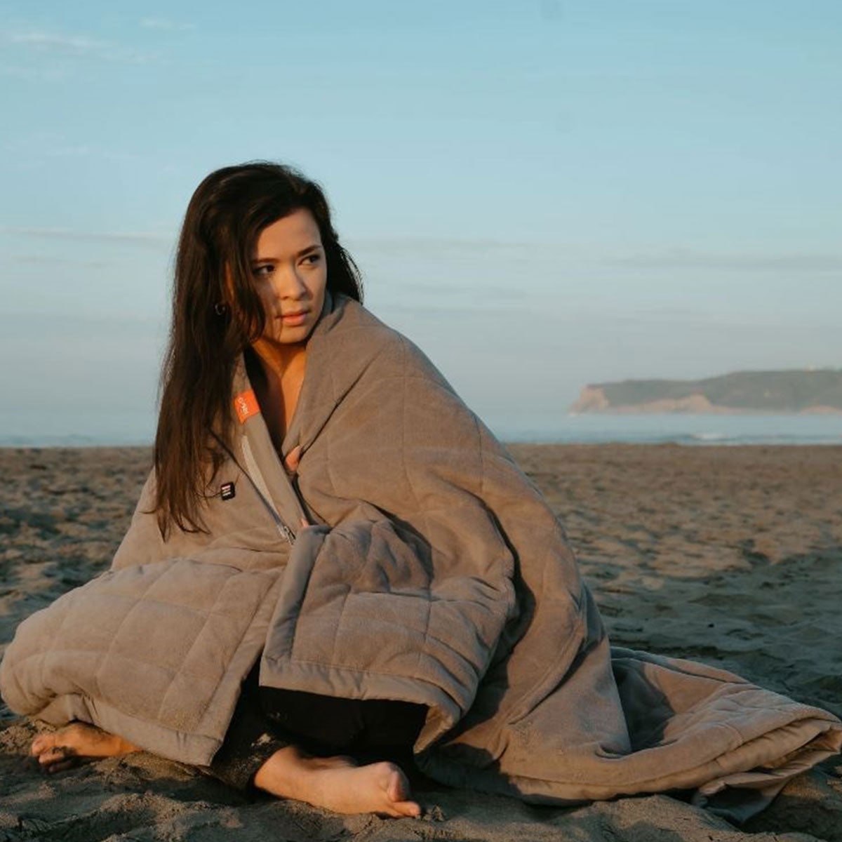 Heated Blanket with Battery Power Bank USB Charging and Three Heat Zones - Image 9
