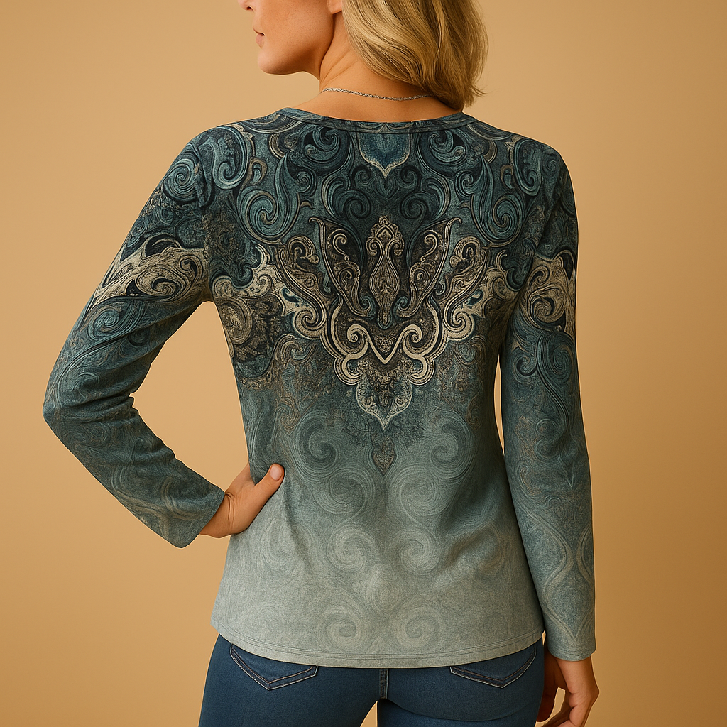 Women’s lightweight summer blouse with a breathable fit and feminine design, suitable for beach days, vacations, and warm-weather outings.