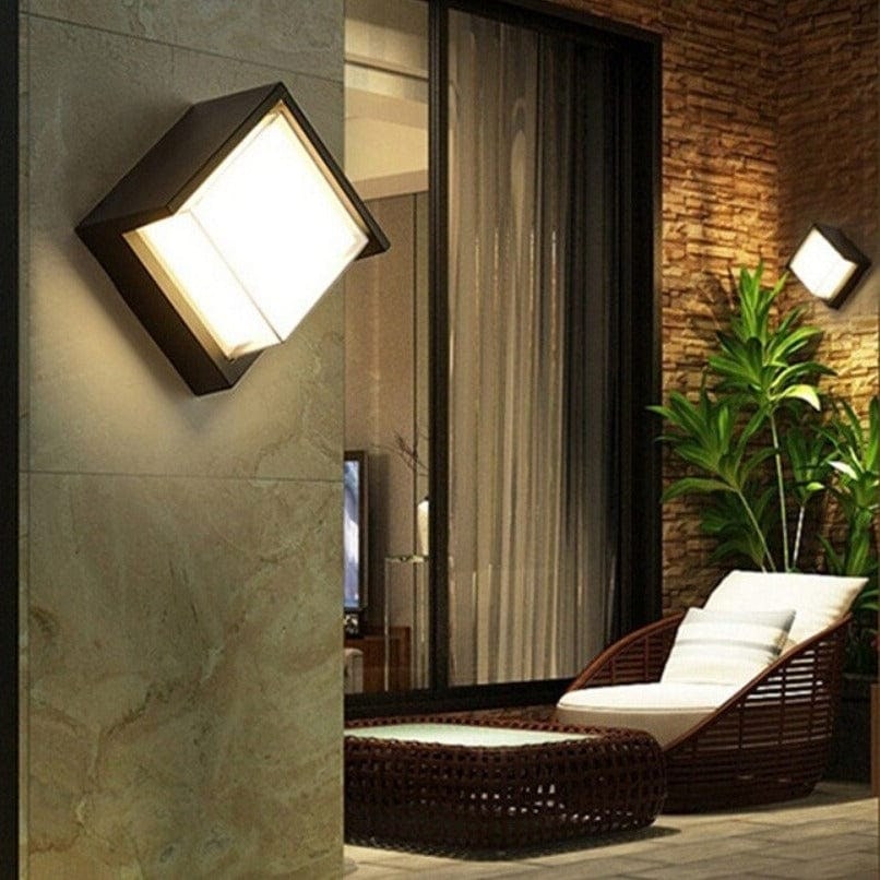 Outdoor Wall Light with Motion Sensor and Weather-Resistant Aluminum Frame - Image 2