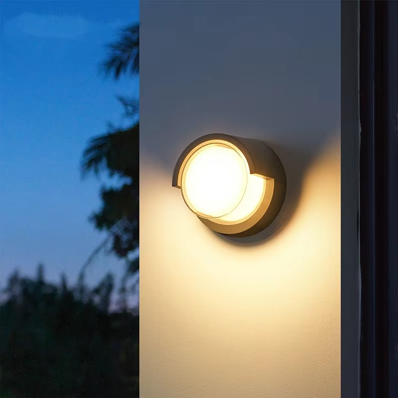 Outdoor Wall Light with Motion Sensor and Weather-Resistant Aluminum Frame - Image 3