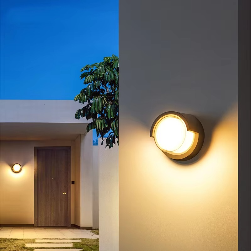 Outdoor Wall Light with Motion Sensor and Weather-Resistant Aluminum Frame - Image 6