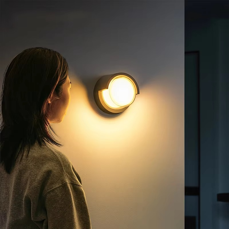 Outdoor Wall Light with Motion Sensor and Weather-Resistant Aluminum Frame - Image 7